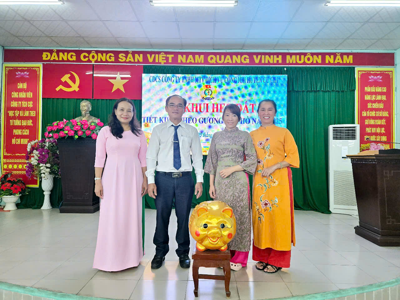 CÔNG ĐOÀN CƠ SỞ CÔNG TY TNHH MTV DỊCH VỤ CÔNG ÍCH  HUYỆN CỦ CHI TỔ CHỨC LỄ KHUI HEO ĐẤT TIẾT KIỆM  THEO GƯƠNG BÁC NĂM 2025